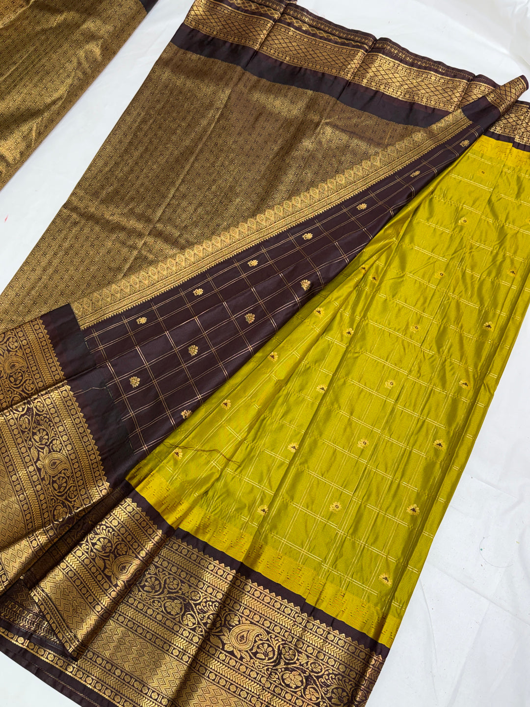 Olive Semi-Silk Gadwal Saree (DHN-270)