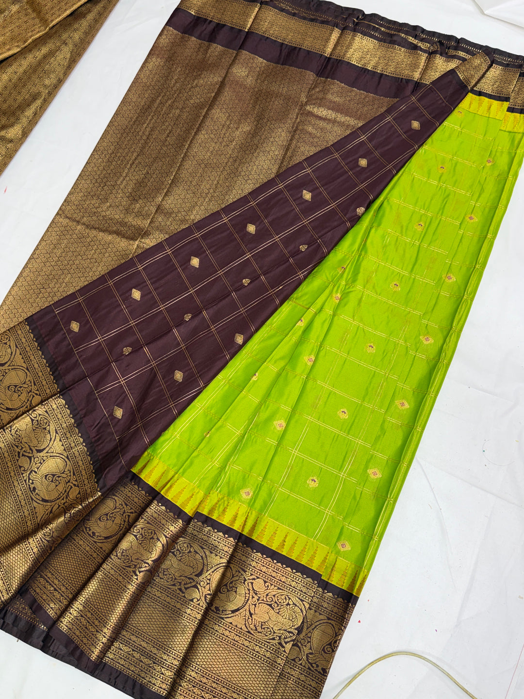 Parrot Green Semi-Silk Gadwal Saree (DHN-272)