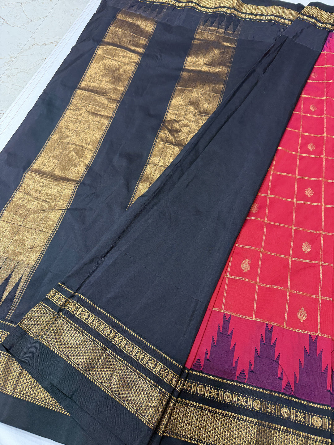 Checks Narayanpet Black Border Ilkal Pallu Saree (DHN-620)