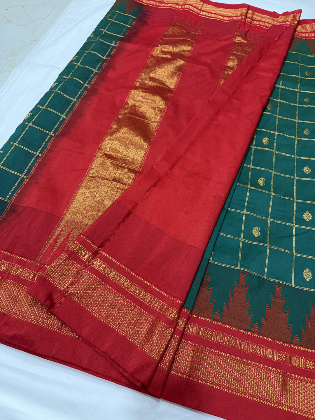 Checks Narayanpet Red Border Ilkal Pallu Saree (DHN-619)