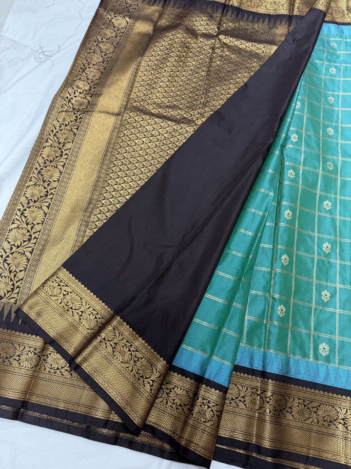 Checks Small Border Premium Semi Gadwal Saree (DHN-647)