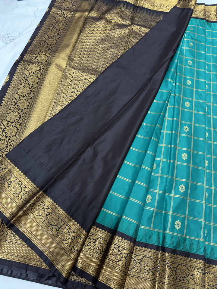 Checks Small Border Premium Semi Gadwal Saree (DHN-647)