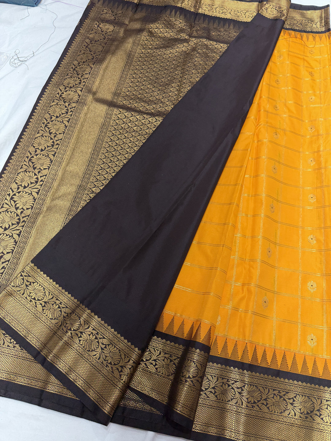 Checks Small Border Premium Semi Gadwal Saree (DHN-647)