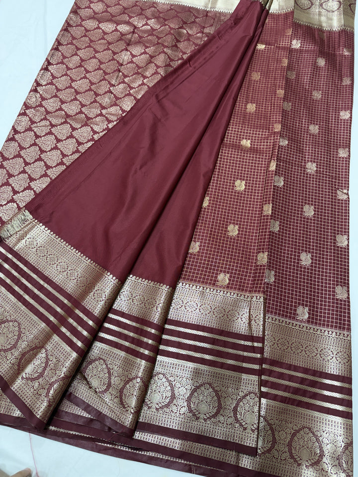 Medallion Stripe Maroon Border Plain Semi-Silk Gadwal Saree (DHN-622)