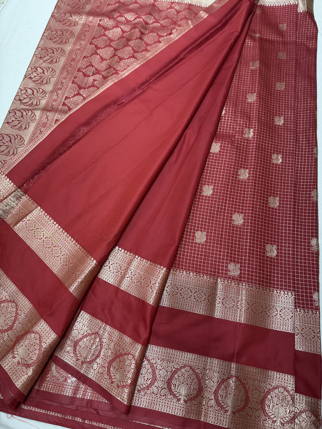 Medallion Stripe Maroon Border Plain Semi-Silk Gadwal Saree (DHN-622)