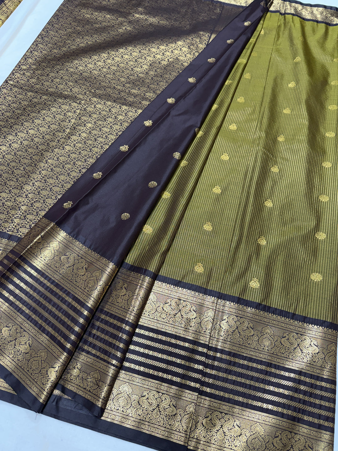 Stripes Big Border Premium Semi Gadwal Saree (DHN-642)