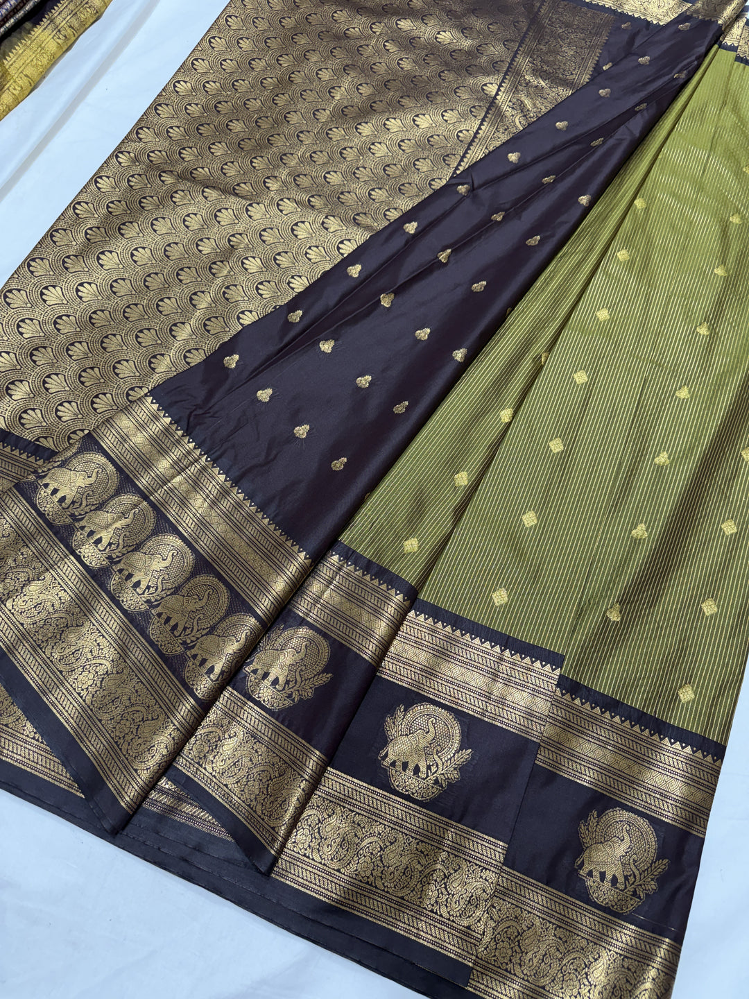 Stripes Big Gap Border Premium Semi Gadwal Saree (DHN-639)